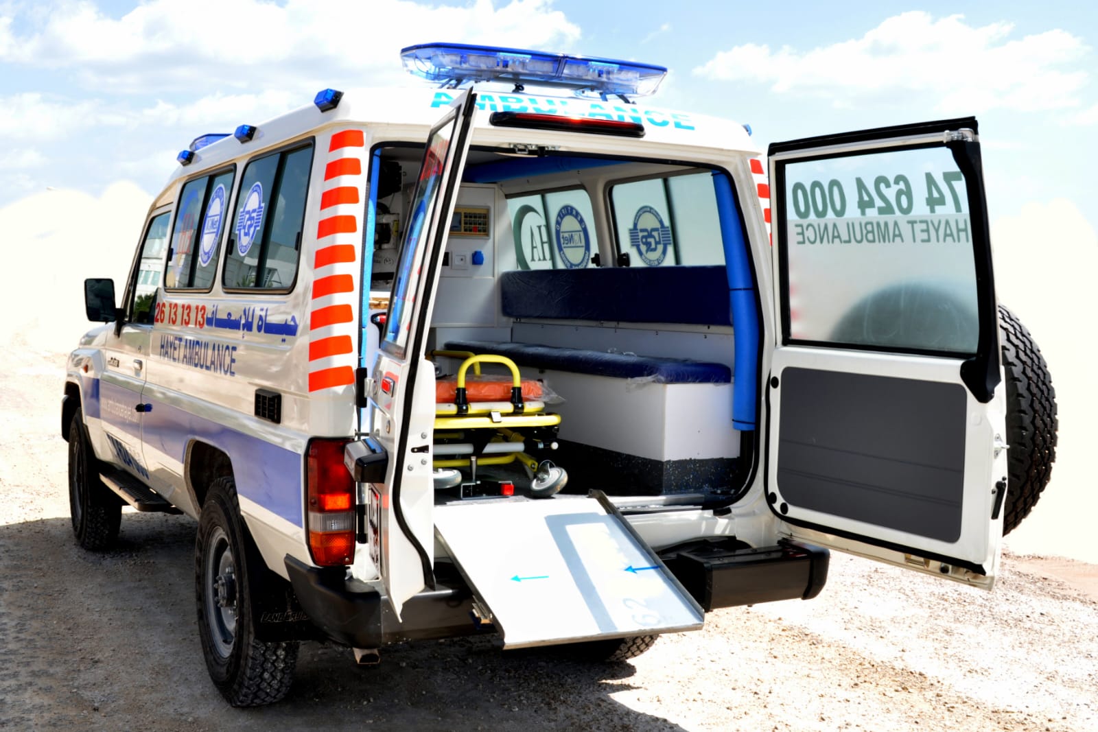 Ambulance 4x4 Sahara - Rampe d'accès et brancard médicalisé